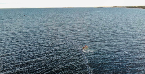 Undervannsledning senkes i Krogstafjorden ved Saltnes i Råde